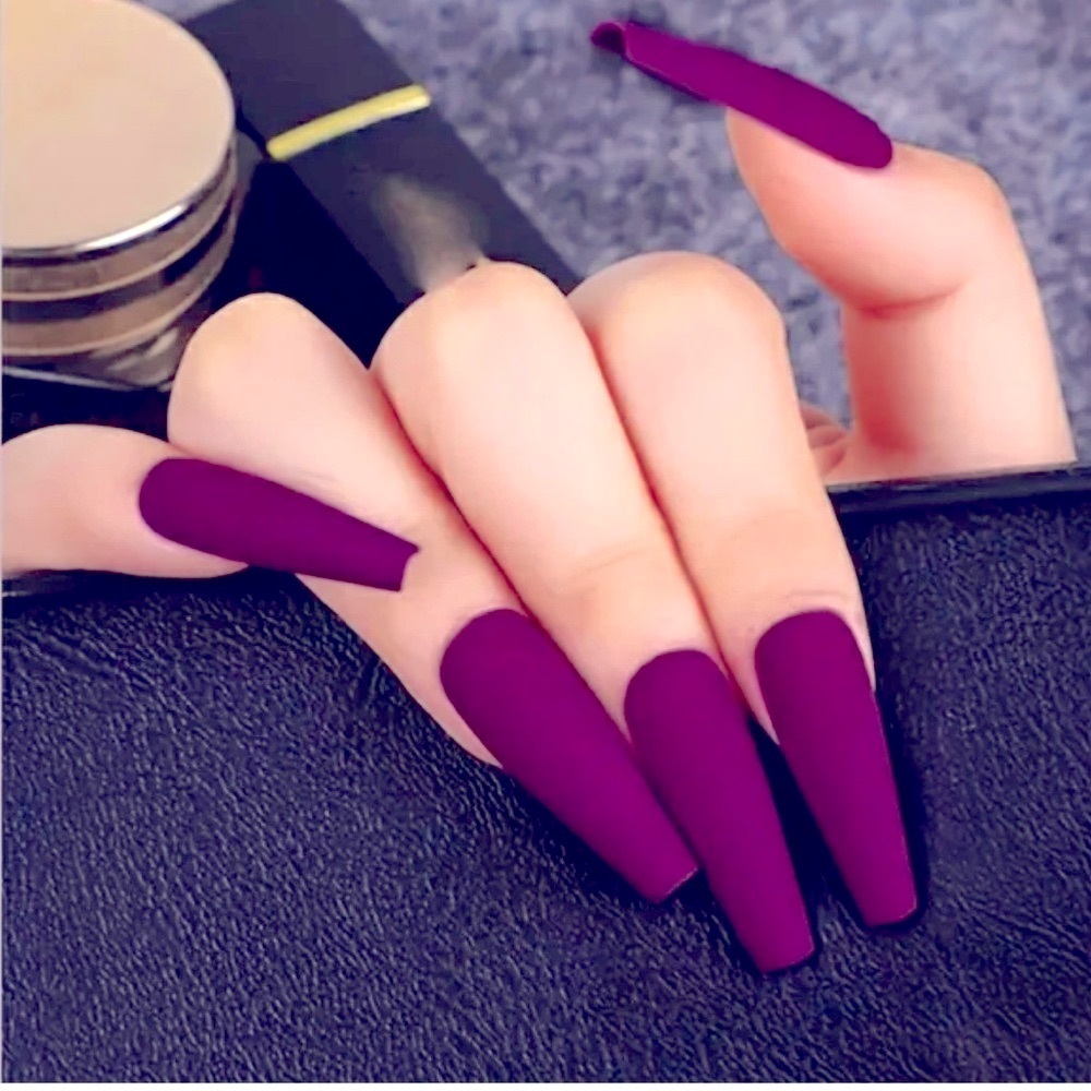 Burgandy press on nails!💅